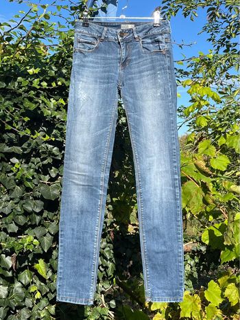 Jean skinny taille basse bleu nuancé