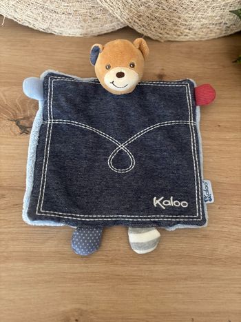 Doudou plat marionnette ours bleu jean kaloo