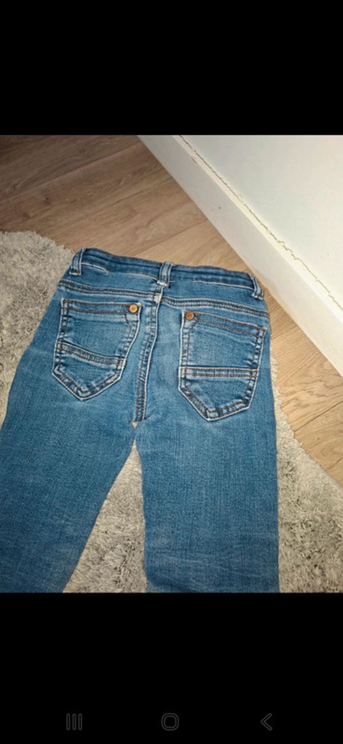 Jeans troué 4 ans - photo numéro 4