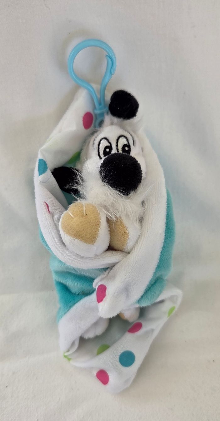 Doudou porte clé chien idéfix avec sa couverture- Parc Asterix - photo numéro 2