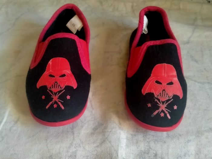 Chaussons Star Wars Dark Vador enfant/ pointure 29/ bon etat - photo numéro 2