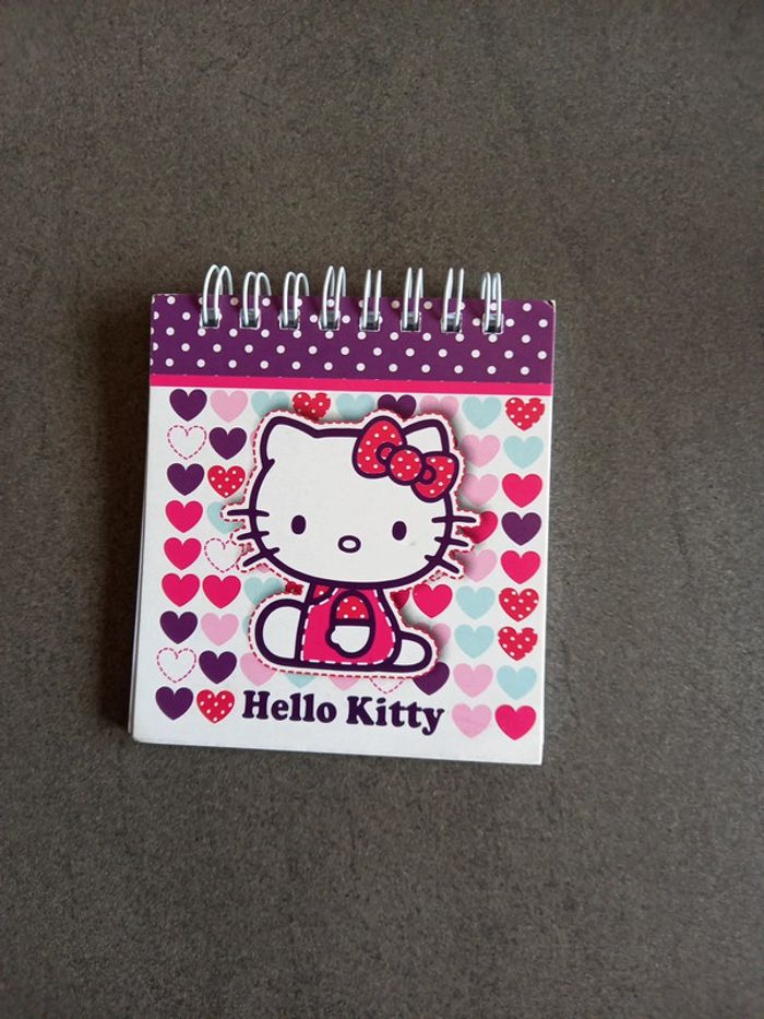 Boîte Hello Kitty et accessoires - photo numéro 11