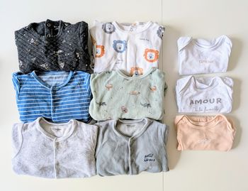 Lot pyjamas et bodies 24 mois