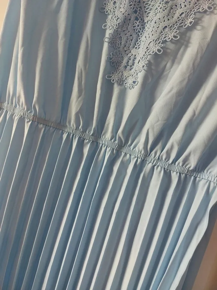 Jolie robe bas plissé taille élastique décolleté crochet - photo numéro 4