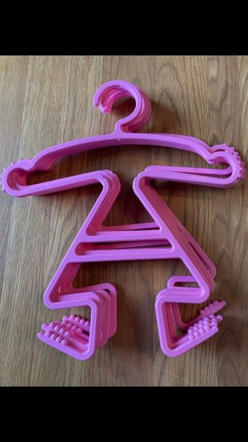 Lot de cintres roses