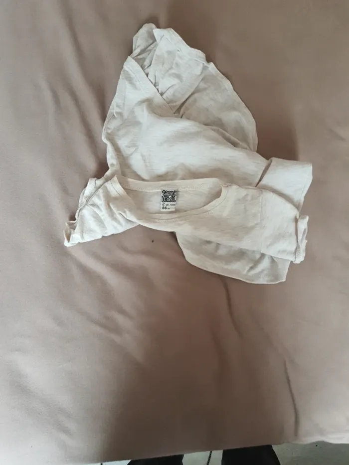 Tee-shirt 2ans - photo numéro 3