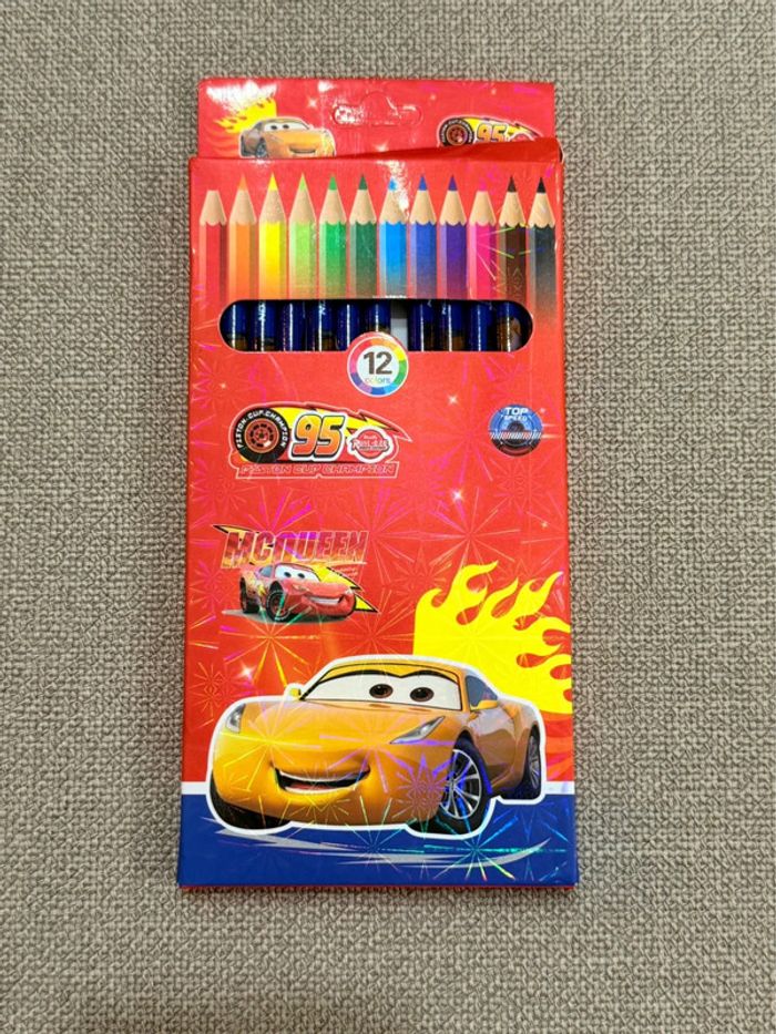 12 crayon de couleur Cars