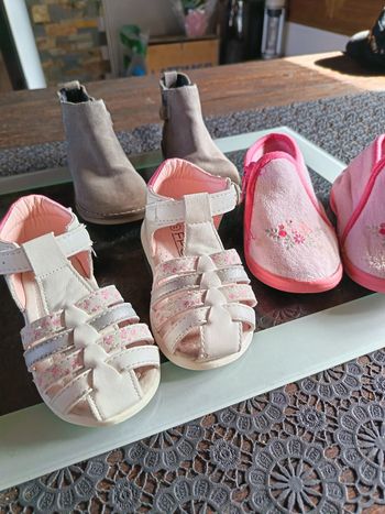 Lot 3 paires de chaussures taille 23 fille