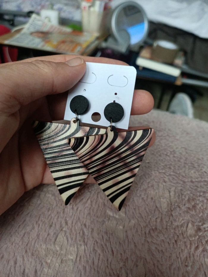 Boucles d'oreilles en bois forme triangle