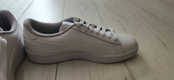 PUMA Smash V2 L Jr Baskets Basses blanches NEUVES - photo numéro 3
