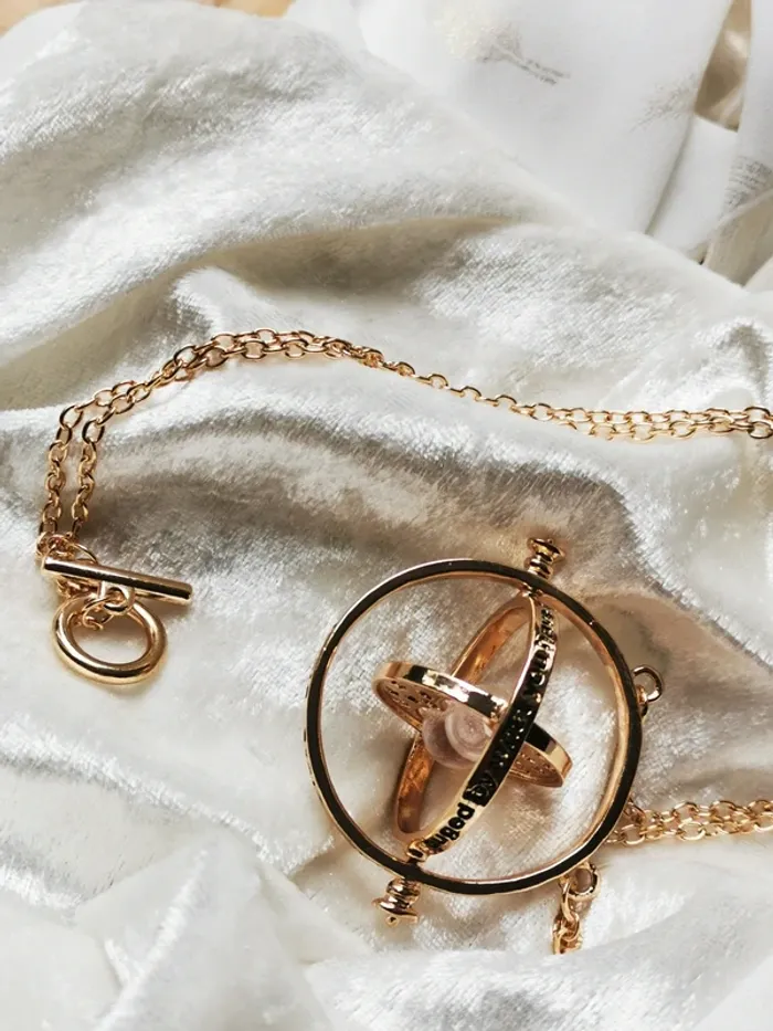 Chaine et pendentif retourneur de temps - photo numéro 2