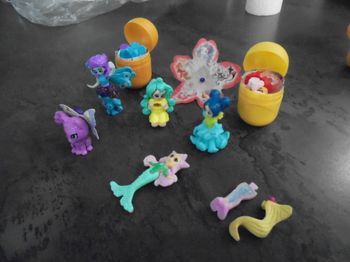 Lot de 4 jouets kinder surprise au choix