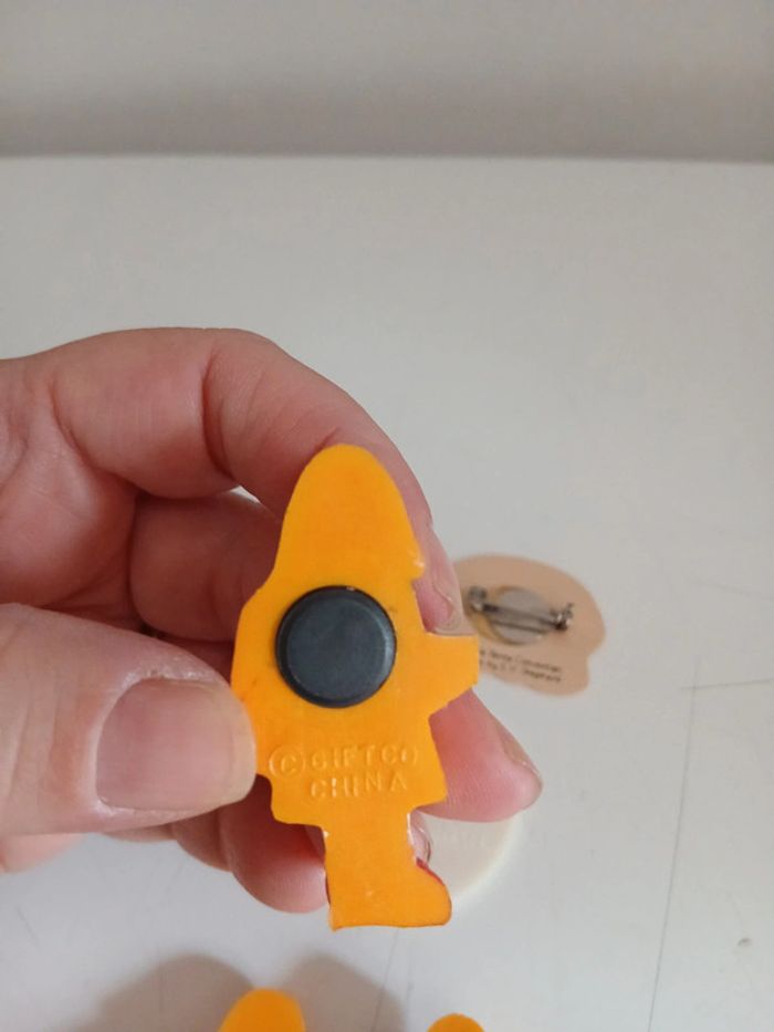 Lot pins et broches + aimants vintage - photo numéro 9