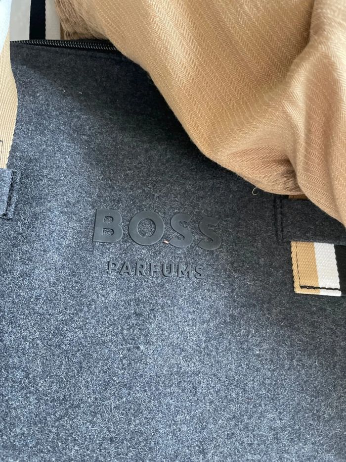 Sac Boss Parfum - Comme neuf - photo numéro 3