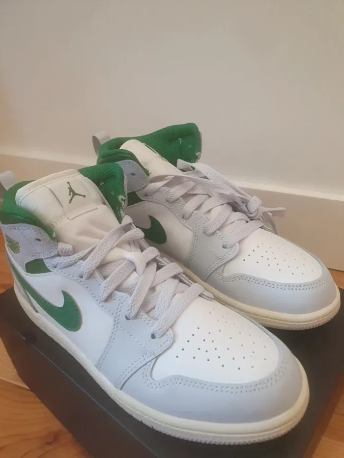 Nike Jordan 1 Mid (35) - photo numéro 3