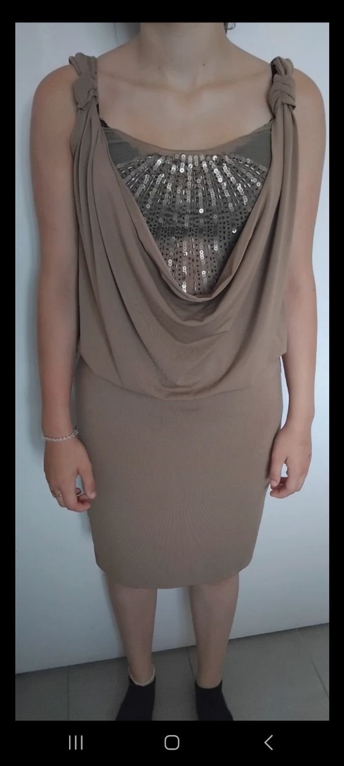 Robe plusieurs taille le prix n est pas le bon demander
