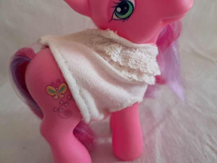 Vêtement tenue blanche avec dentelle mon petit poney my little pony hasbro vintage