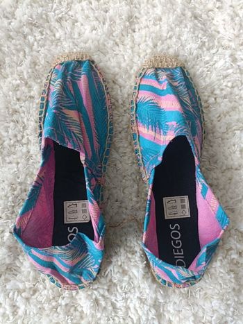 1 paire d'espadrilles en 37