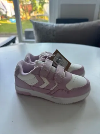 Baskets Hummel rose et blanc – Taille 33 – Neuves étiquette