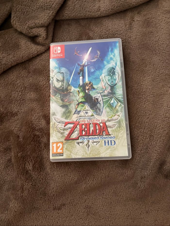 Jeu vidéo Nintendo switch the legend of Zelda : Skyward sword HD en très bon état.