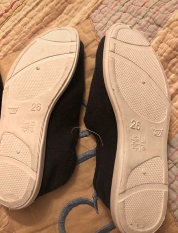 Chaussons de gym 25 et 26 TBE - photo numéro 4