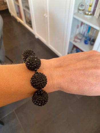 Bracelet en perles noires avec strass noirs