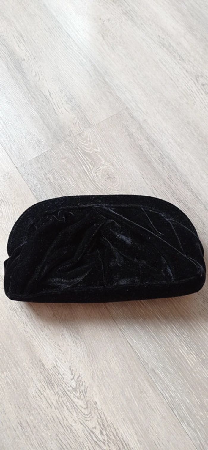 Sac en velours noir
Très bon état
Marque old navy - photo numéro 5