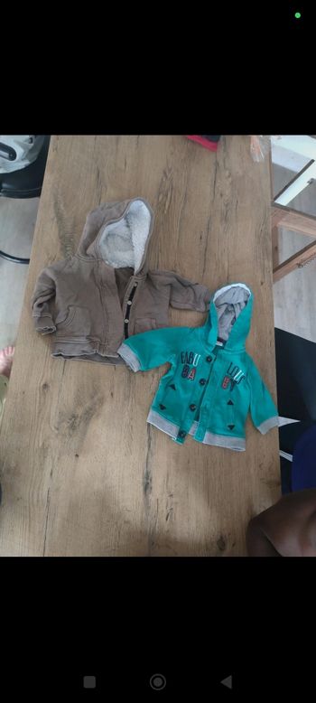 Lot 2 vestes gilets 9 mois a capuche manches longues garçon TAO kitchoun