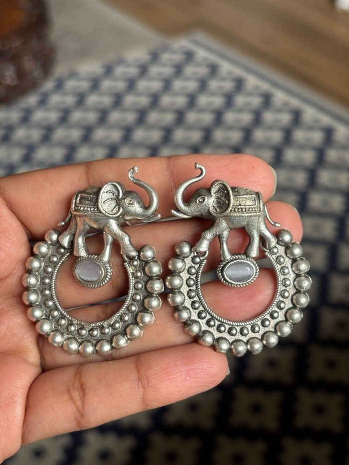 Boucles d’oreilles éléphant en métal argenté vieilli - photo numéro 5