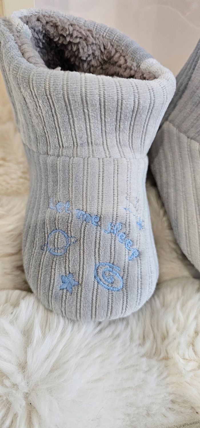 Magnifique chaussons fourrés bleu taille 22-23 Neufs - photo numéro 3