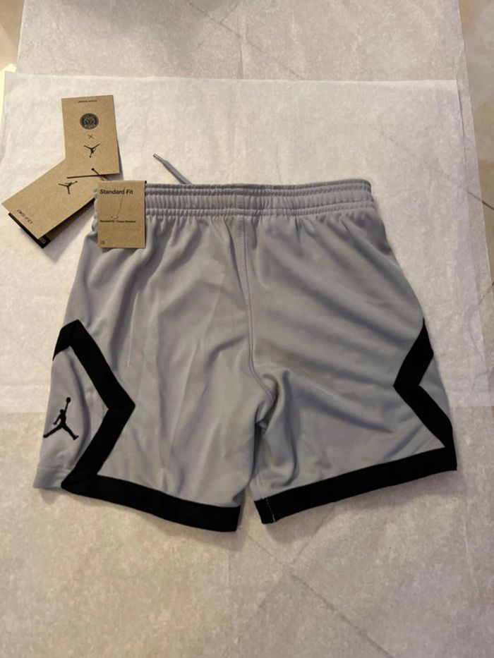 Short de foot Jordan, équipe Paris Saint-Germain taille 5/6 ans authentique neuf - photo numéro 6