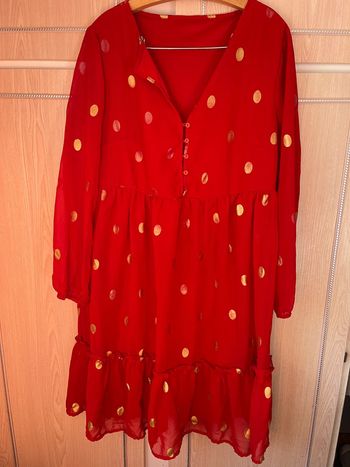 Robe rouge et dorée fluide taille L