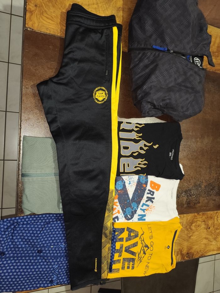 Lot vêtements garçon 12 ans Tee shirts chemise pantalon survêtement manteau - photo numéro 2