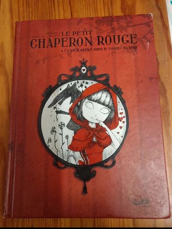 Le petit chaperon rouge et ce qu'il advient dans le ventre du loup