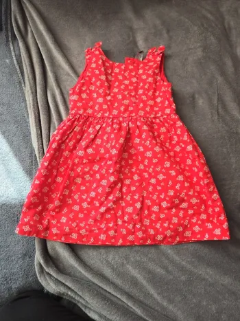 Robe rouge taille 24 mois
