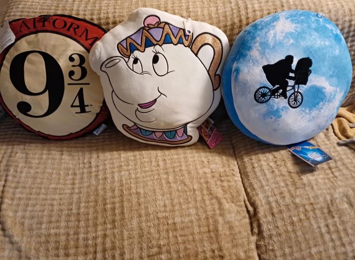 Coussins peluches licence - photo numéro 2