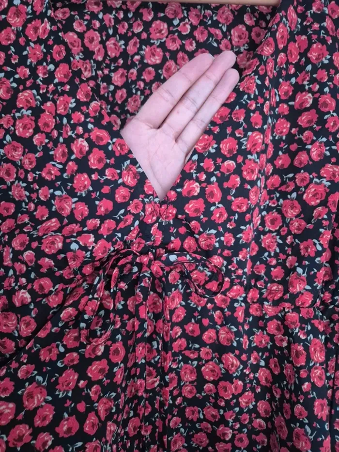 Blouse noire avec fleurs rouges - Shein - photo numéro 3