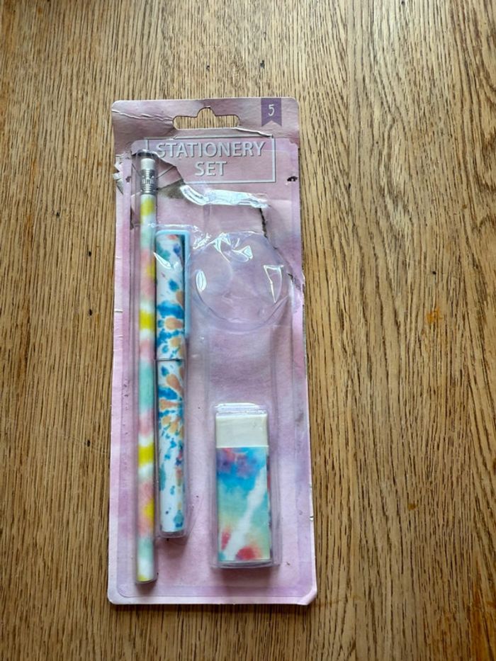 Lot gomme crayon papier stylo plume multicolore