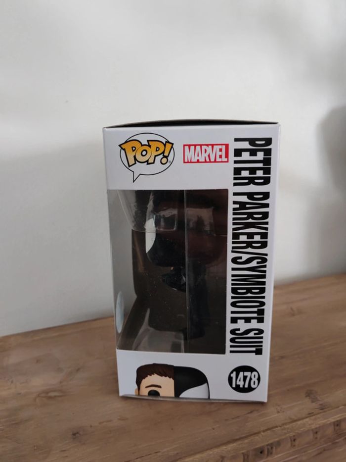 Figurine funko pop  Peter Parker symbiote suit 1478 - photo numéro 4