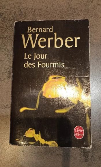 Livre de poche Le jour des fourmis Bernard Werber Bon état