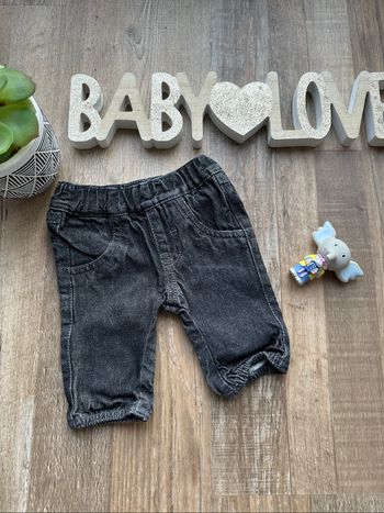 - Jeans noir  Kiabi         - 1 mois  - Très bon état