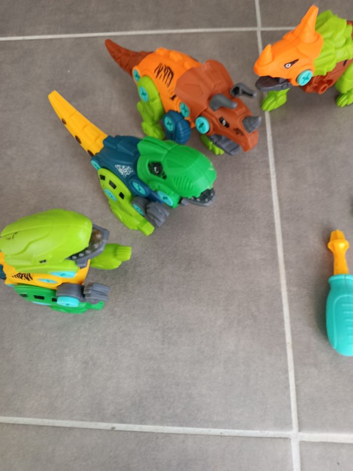 Dinosaure de construction - photo numéro 2