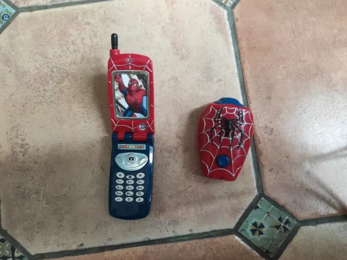 Téléphone musical et projecteur Spiderman - photo numéro 2