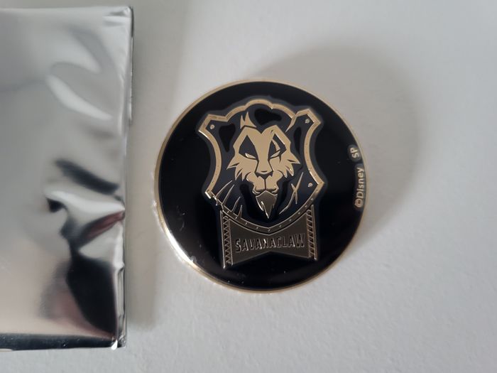 Twisted Wonderland Pin's Leona Kingscholar - photo numéro 2