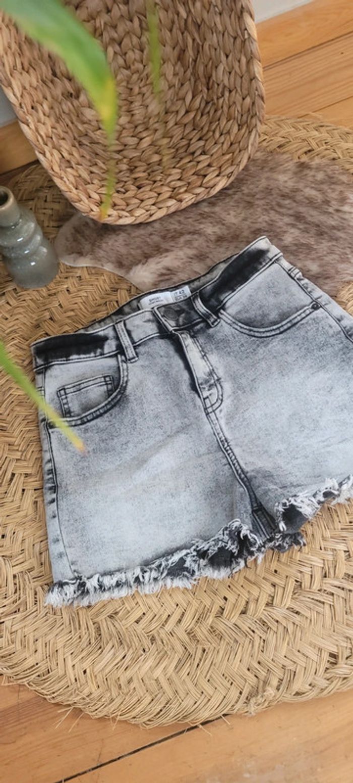 Joli short gris High Waist Taille M Parfait état - photo numéro 3