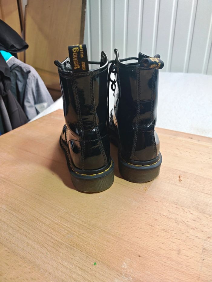 Bottes Dr. Martens 1460 en cuir verni Taille 36 - photo numéro 5