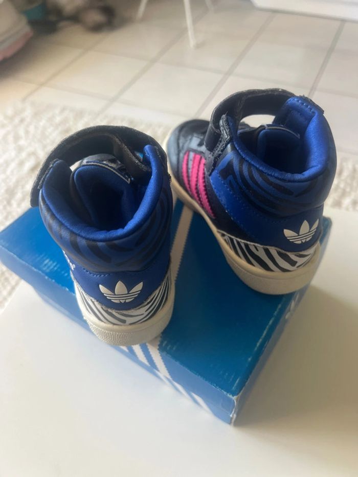 Baskets enfant adidas pointure 25 - photo numéro 3