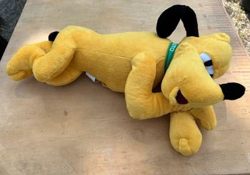 Peluche pluto Disneyland qui ronfle