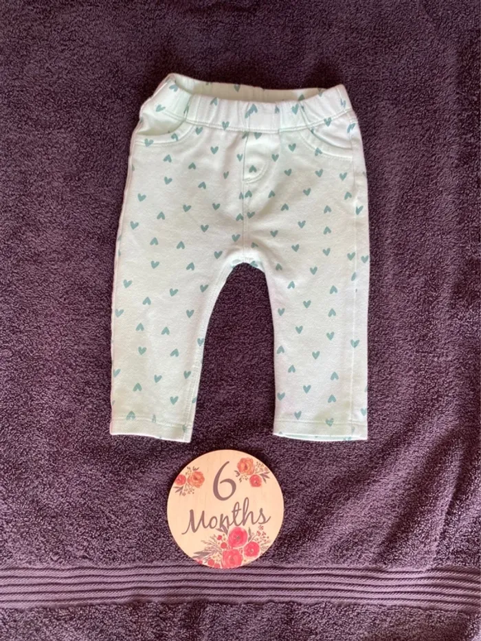 Pantalon vert motifs cœurs 6 mois