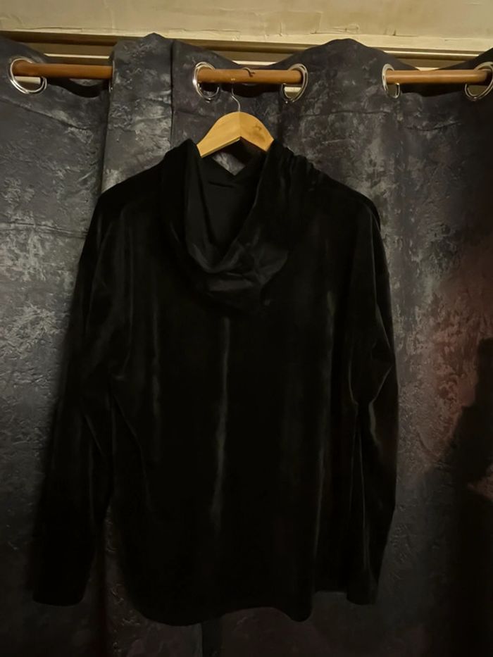 Pull en velours noir - photo numéro 2